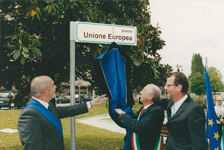 Il Console con il Presidente della Provincia di Venezia ed il Sindaco di Portogruaro inaugura la piazza “Unione Europea“.